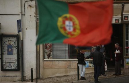 Portugal stocks lower at close of trade; PSI down 0.04%