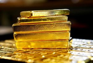 Gold prices decline as payrolls push bets on smaller rate cut