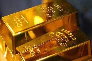 Gold prices hit record high amid election jitters, rate uncertainty